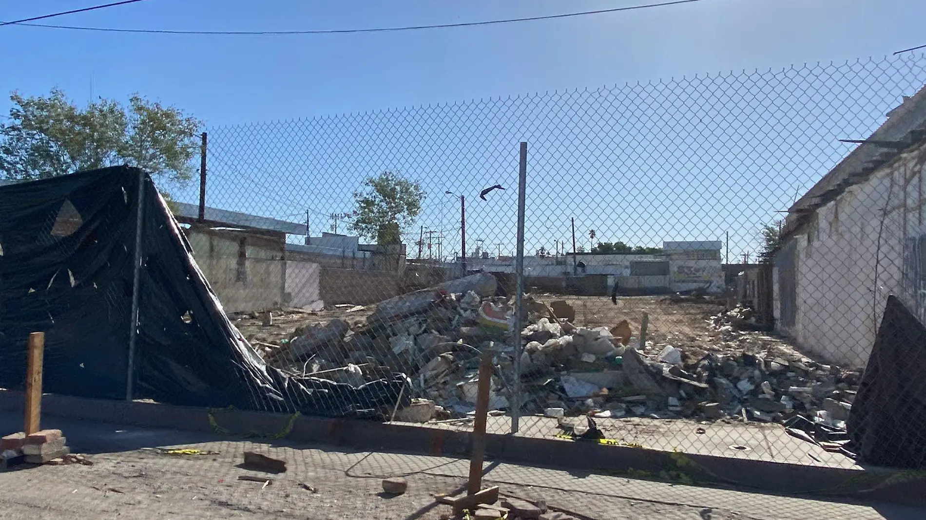 Los trabajos en la Garita número 1 de San Luis Río Colorado, van en la demolición de locales de renta